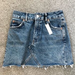 Topshop petite denim skirt in size 4 US 0 EUR 32